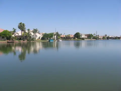 Homes and palms along the lake at Val Vista Lakes in Gilbert